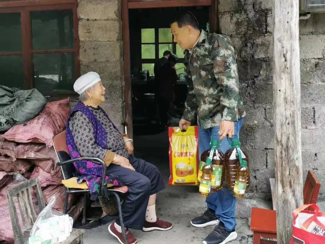 		向善而行 | CA88地质“活雷锋”老谢，，，了不起！_人物_CA88集团有限公司	