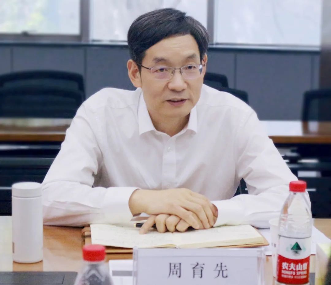 		周育先受邀出席“中国工业大奖企业走进新疆 增进区域经济高质量生长座谈会”并调研集团在疆企业_幻灯片_CA88集团有限公司	