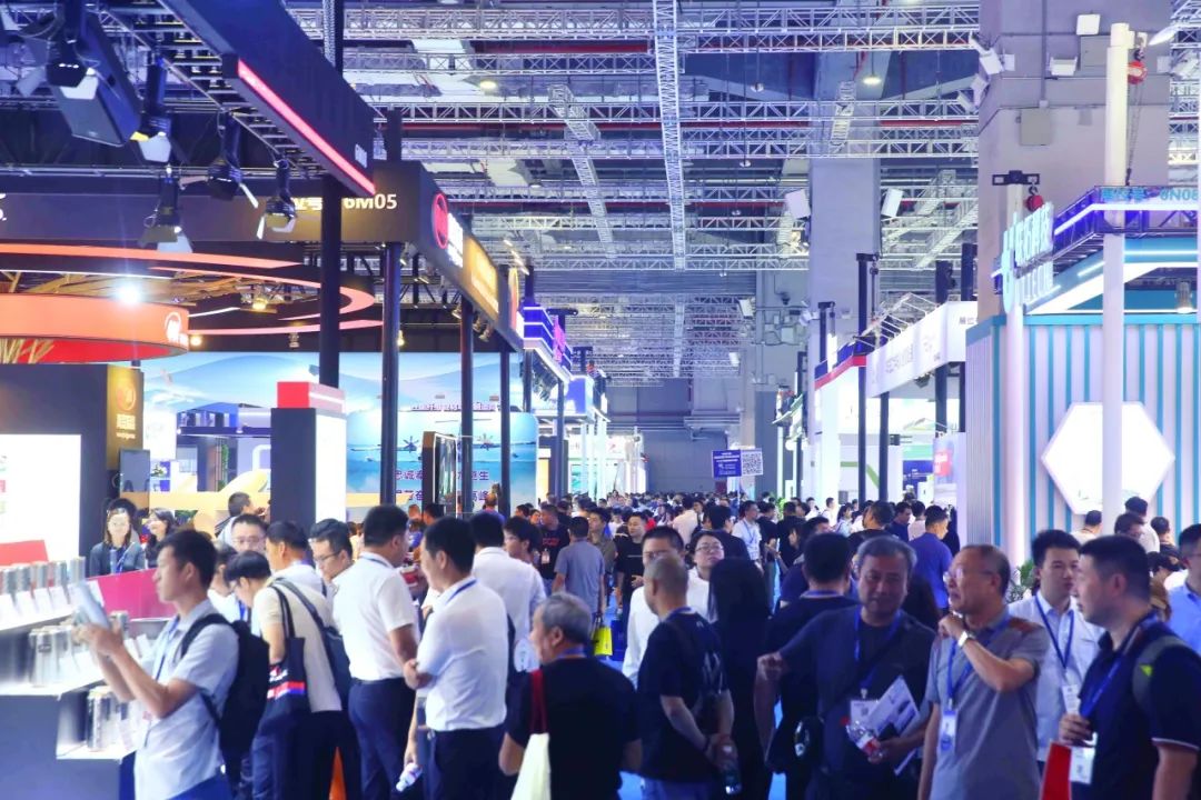 		李新华出席第27届中国国际复材展，，，，，，CA88集团多家企业精彩亮相_CA88要闻_CA88集团有限公司	