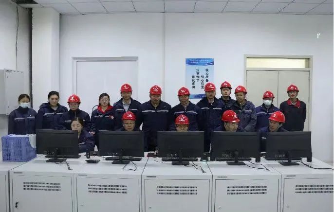 		 出彩建材人 | 忘不了在高原雪夜，，，我们并肩偕行~ _人物_CA88集团有限公司	