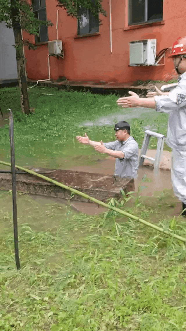 		 出彩建材人 | 阀门被淹，，，我会潜水，，，我来！ _人物_CA88集团有限公司	