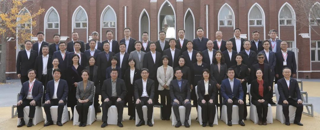 		 周育先为集团国际化专题培训班授课并出席结业仪式 _CA88要闻_CA88集团有限公司	