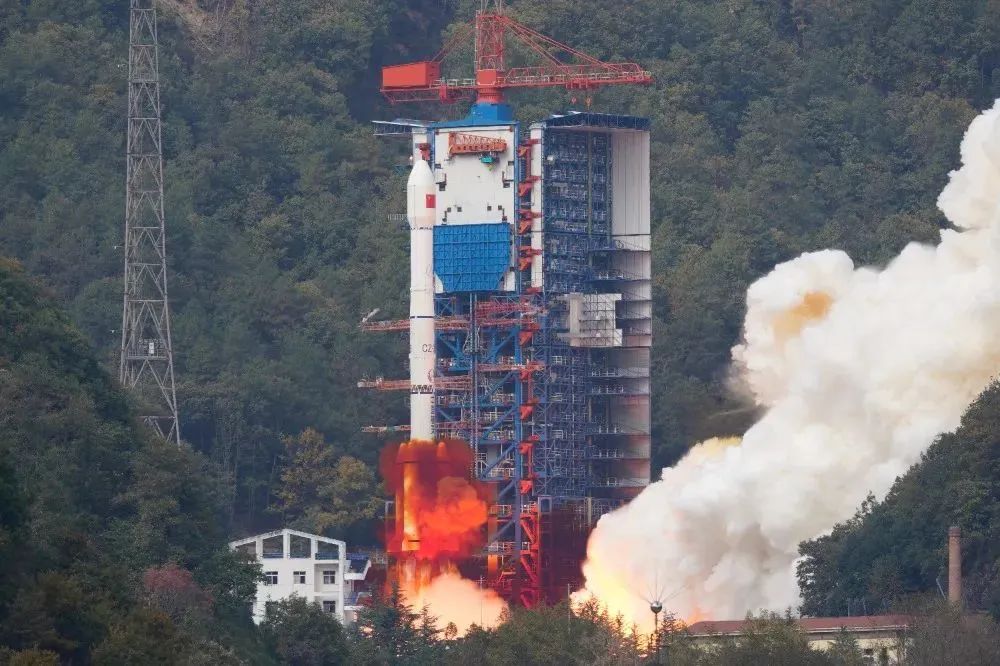 		 重大突破！天下首片8.6代OLED玻璃基板乐成下线、新质料助力高精度通讯 _企业动态_CA88集团有限公司	