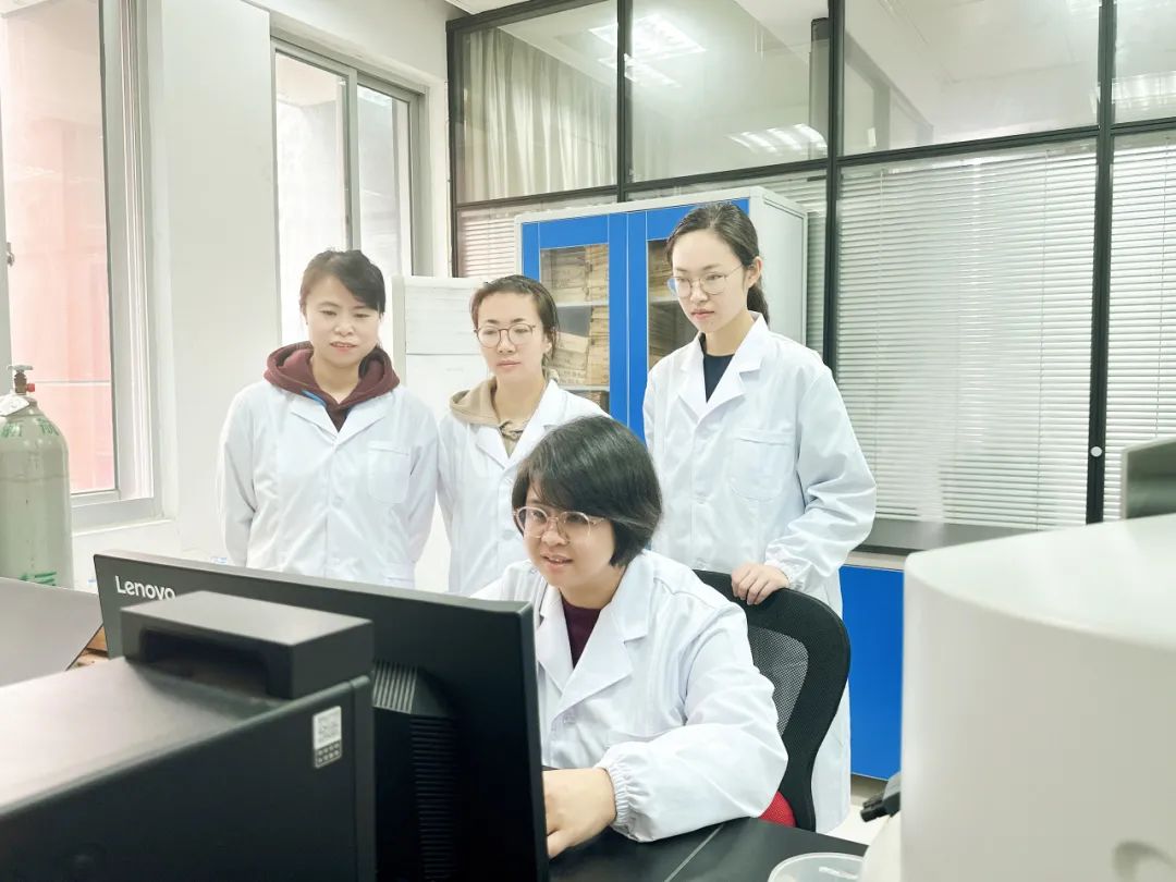 		 光线闪亮的CA88大女主驾到~ _人物_CA88集团有限公司	