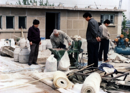 		泛黄纸×蓝布袋×老罗盘：时光里的老物件，，藏着最硬核的传承_责任与文化_CA88集团有限公司	