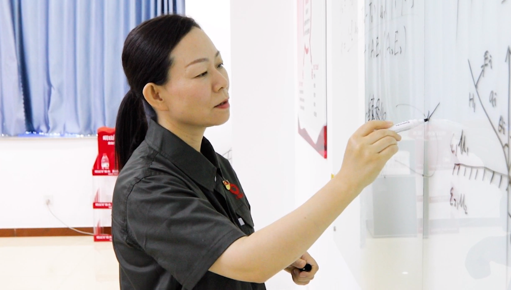 		科研一线 | 山东工陶院李伶：向“卡脖子”亮剑的陶瓷“女杰”_人物_CA88集团有限公司	