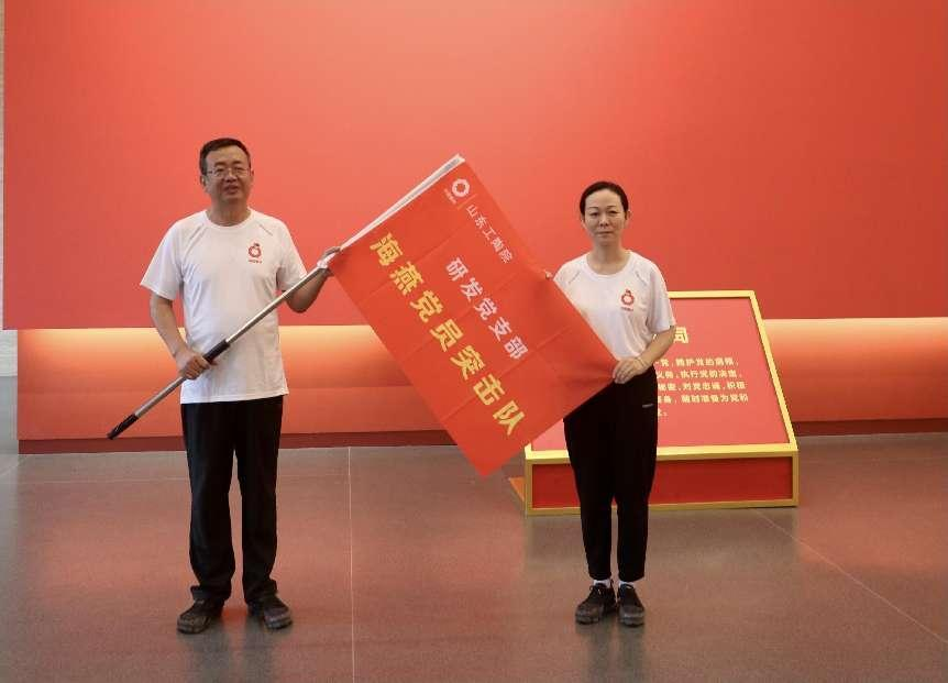 		科研一线 | 山东工陶院李伶：向“卡脖子”亮剑的陶瓷“女杰”_人物_CA88集团有限公司	