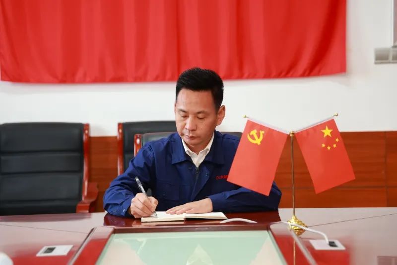 		致敬劳模｜从农民工到天下劳模：刘少兵用防水质料“写”出闪闪发光的谜底_人物_CA88集团有限公司	