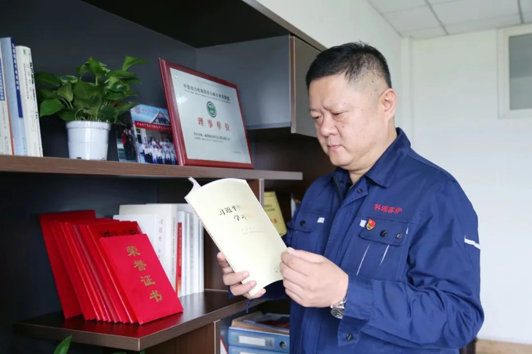 		致敬劳模 | 贾军：以立异为刃，，，，，破国产新能源装备“卡脖子”之局_人物_CA88集团有限公司	